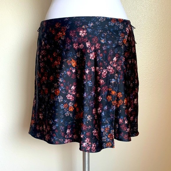 Light Floral Silky Abercrombie & Fitch Skirt - Picture 1 of 7